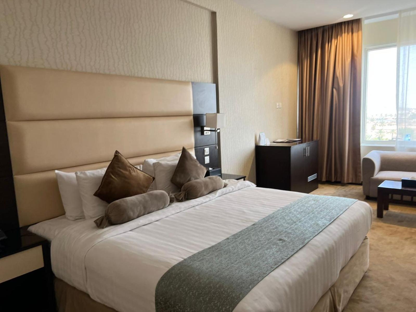 Holiday Villa Hail Ngoại thất bức ảnh